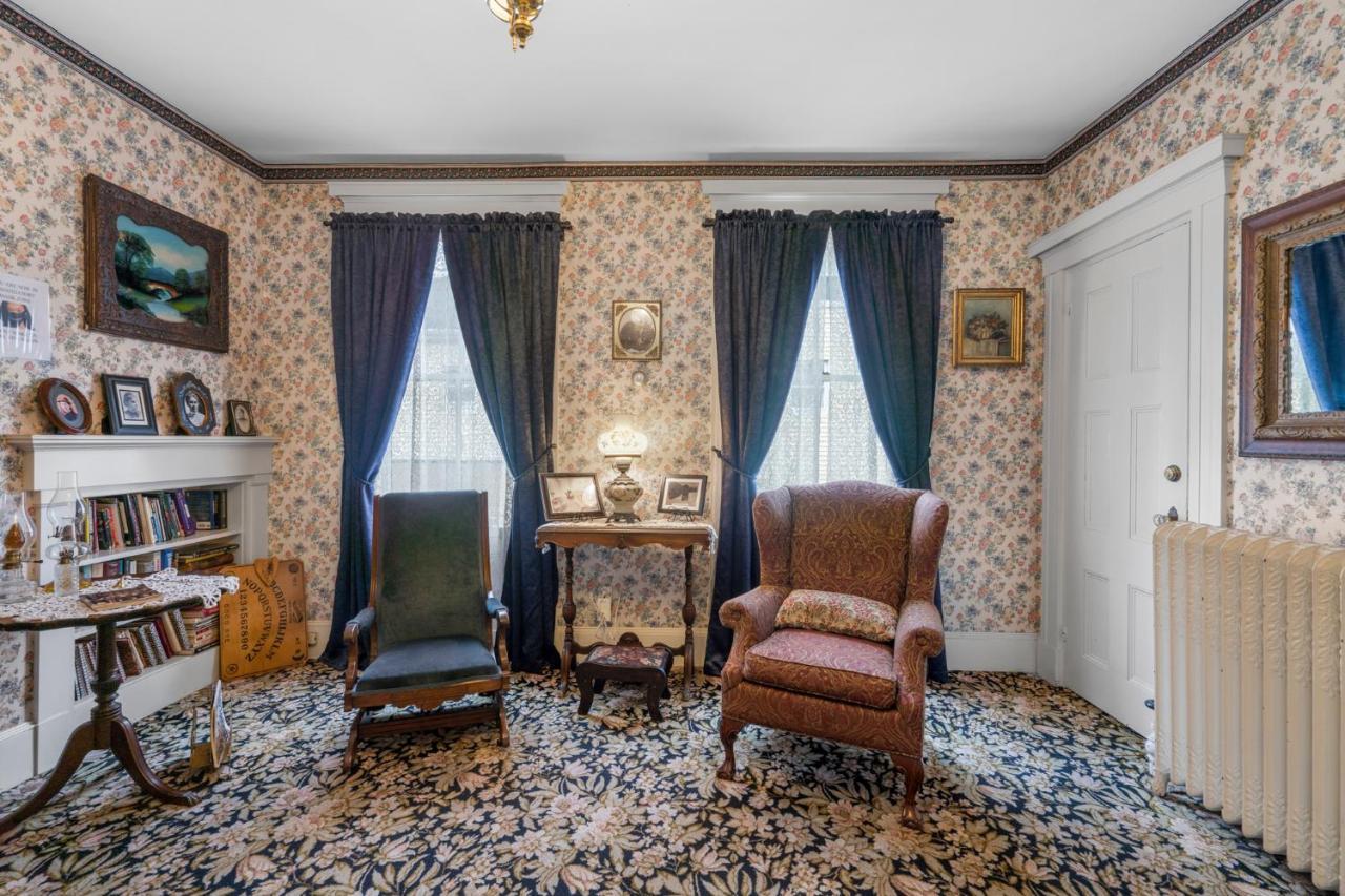 Lizzie Borden House Panzió Fall River Kültér fotó