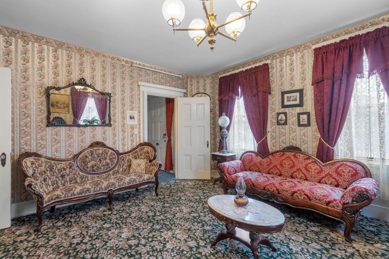 Lizzie Borden House Panzió Fall River Kültér fotó