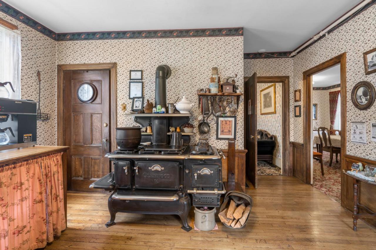 Lizzie Borden House Panzió Fall River Kültér fotó