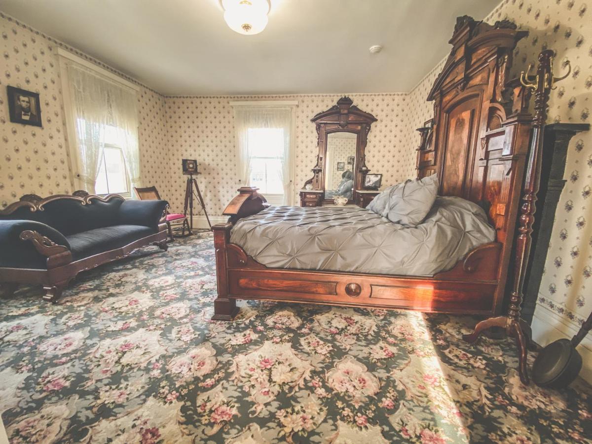 Lizzie Borden House Panzió Fall River Kültér fotó