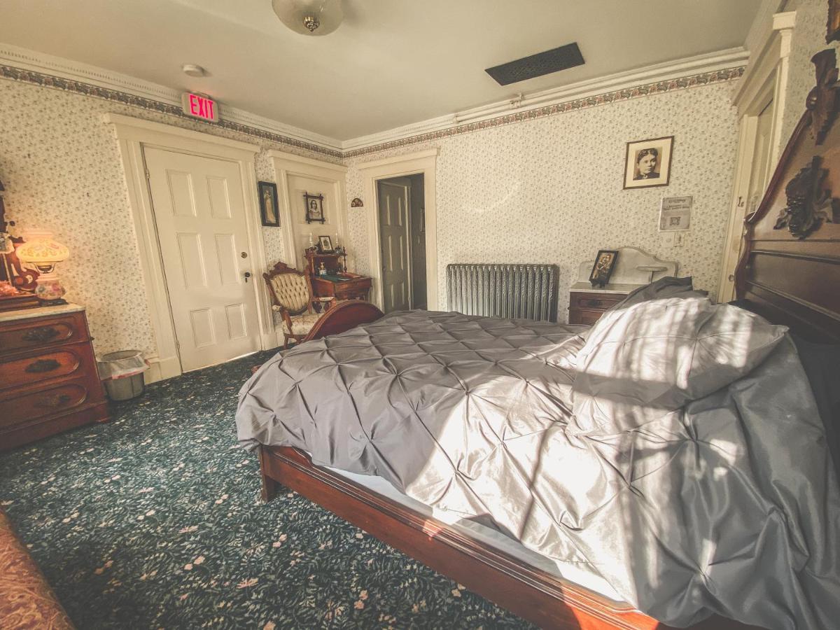 Lizzie Borden House Panzió Fall River Kültér fotó