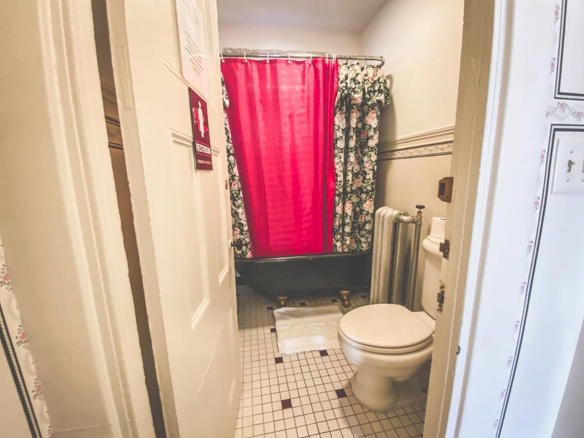 Lizzie Borden House Panzió Fall River Kültér fotó