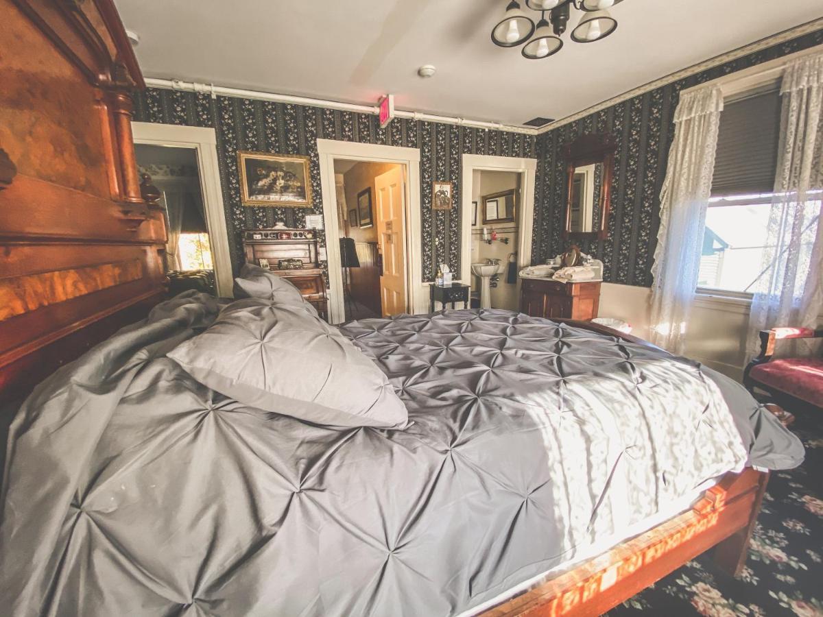 Lizzie Borden House Panzió Fall River Kültér fotó