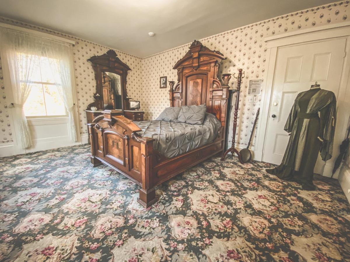 Lizzie Borden House Panzió Fall River Kültér fotó